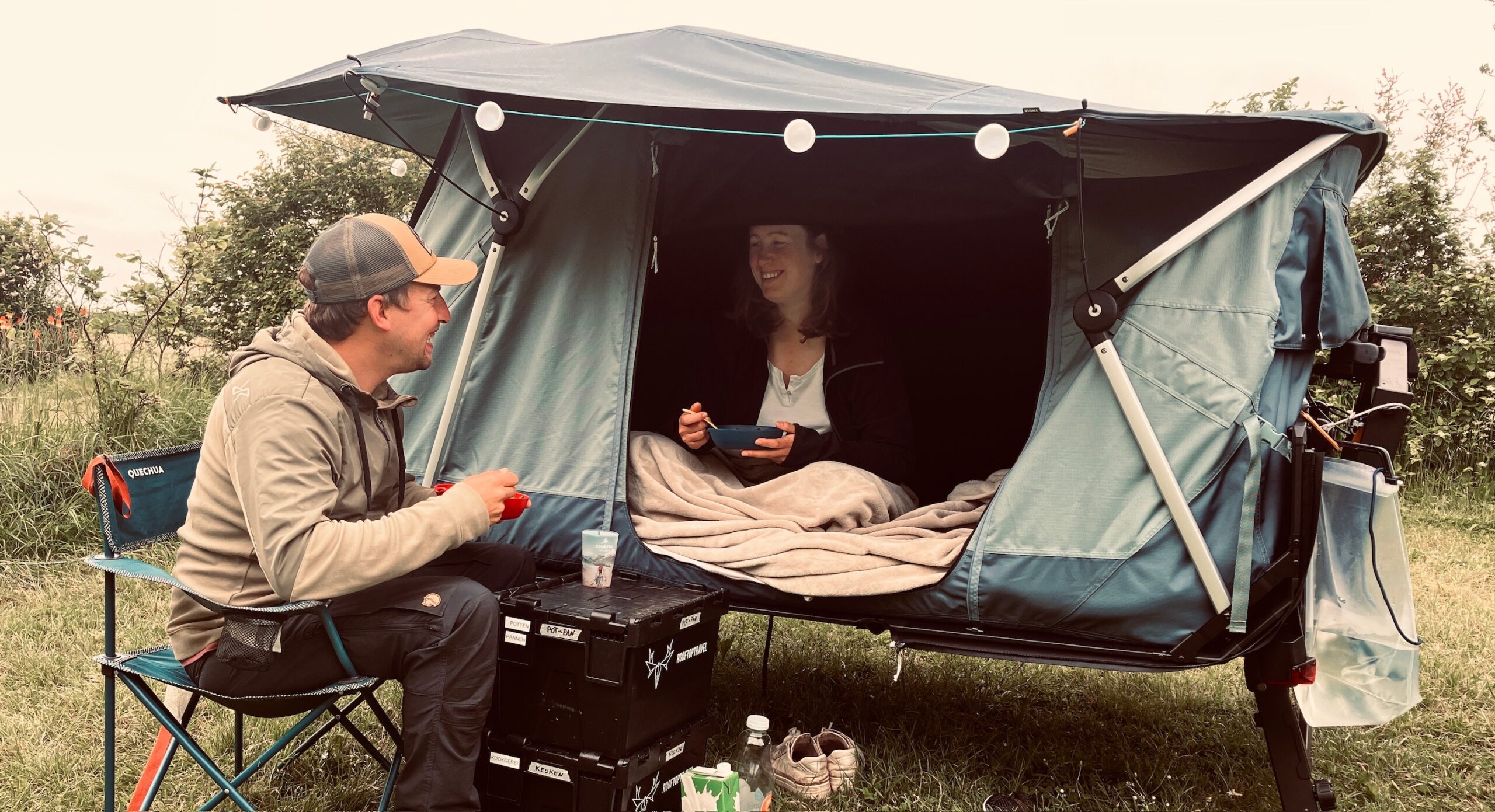 Thule Outset trekhaaktent B&B on the roof kamperen auto