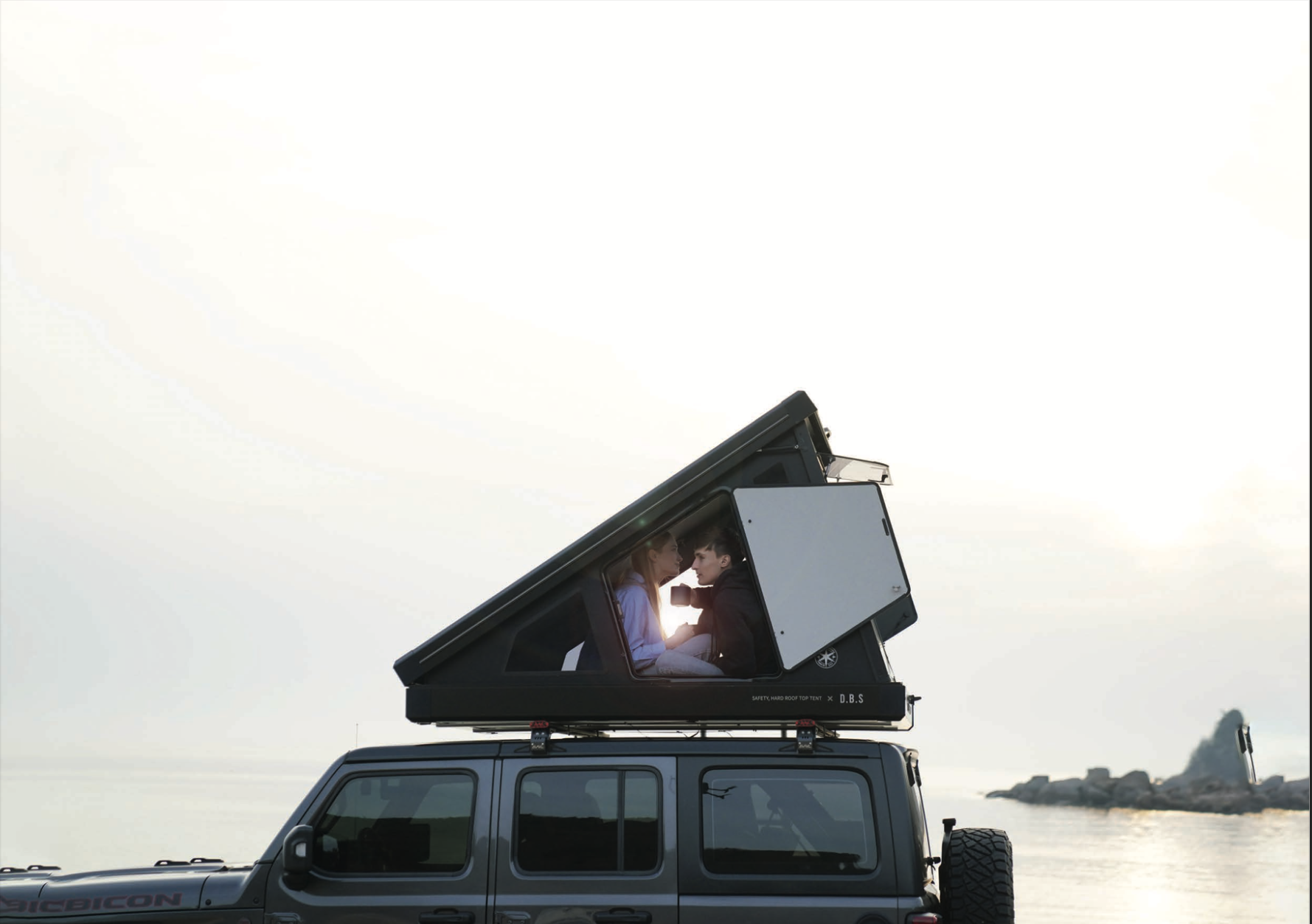 Dark Barracks hardcover daktent aluminium panelen auto kamperen jeep 4x4
