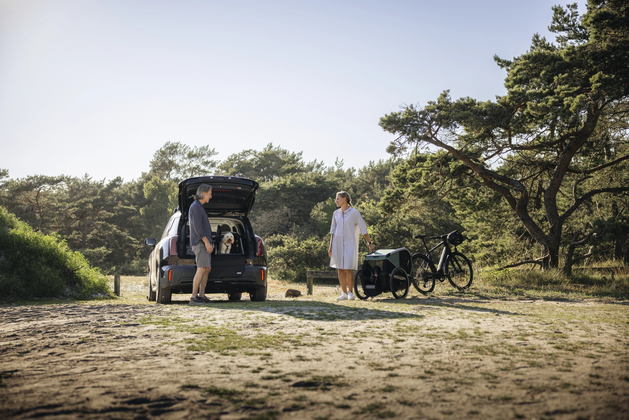 Thule Allax hondenbench kamperen fietsen vakantie veiligheid hond in auto vervoeren